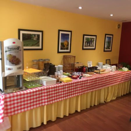 Logis Hotel-Restaurant Le Chene Vert Saint-Pourçain-sur-Sioule 외부 사진