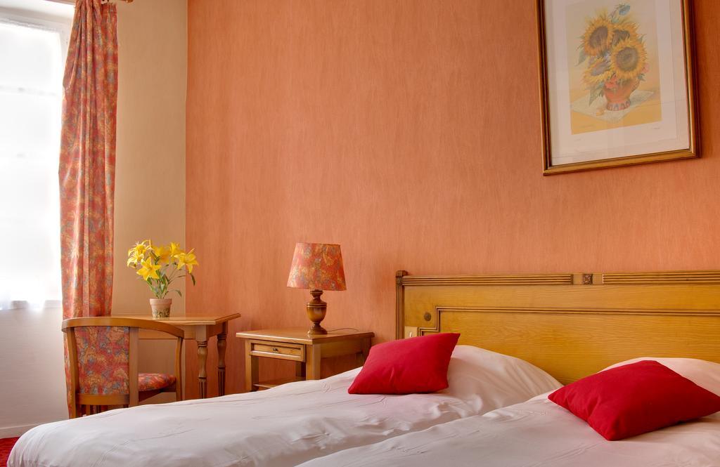 Logis Hotel-Restaurant Le Chene Vert Saint-Pourçain-sur-Sioule 외부 사진