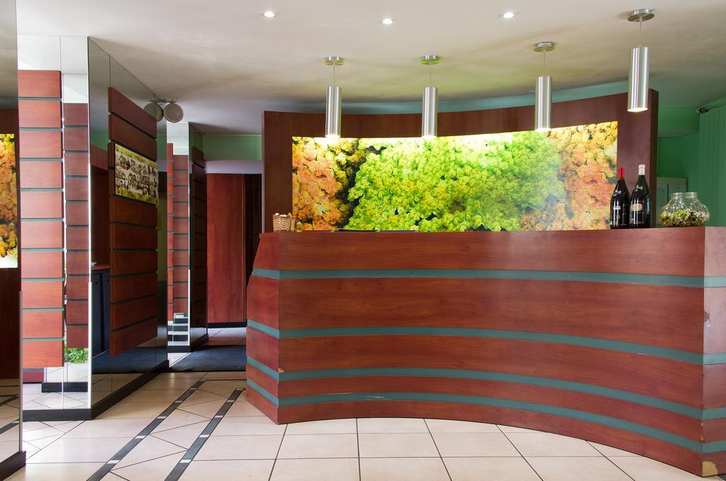 Logis Hotel-Restaurant Le Chene Vert Saint-Pourçain-sur-Sioule 외부 사진
