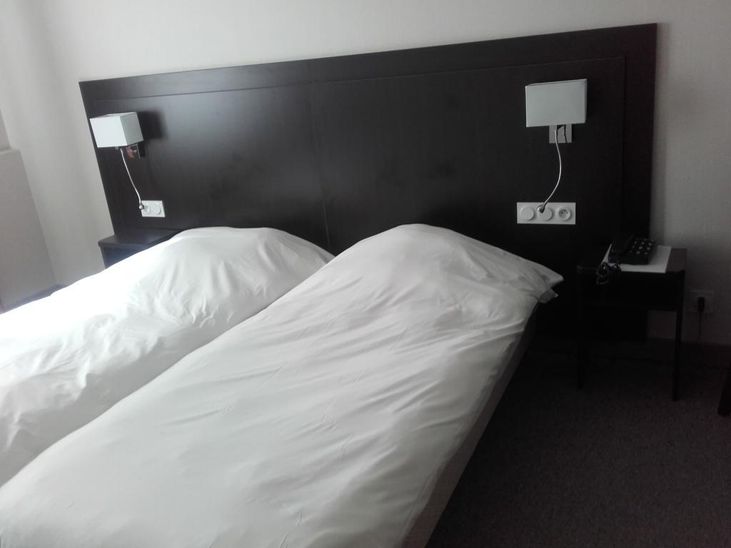 Logis Hotel-Restaurant Le Chene Vert Saint-Pourçain-sur-Sioule 외부 사진