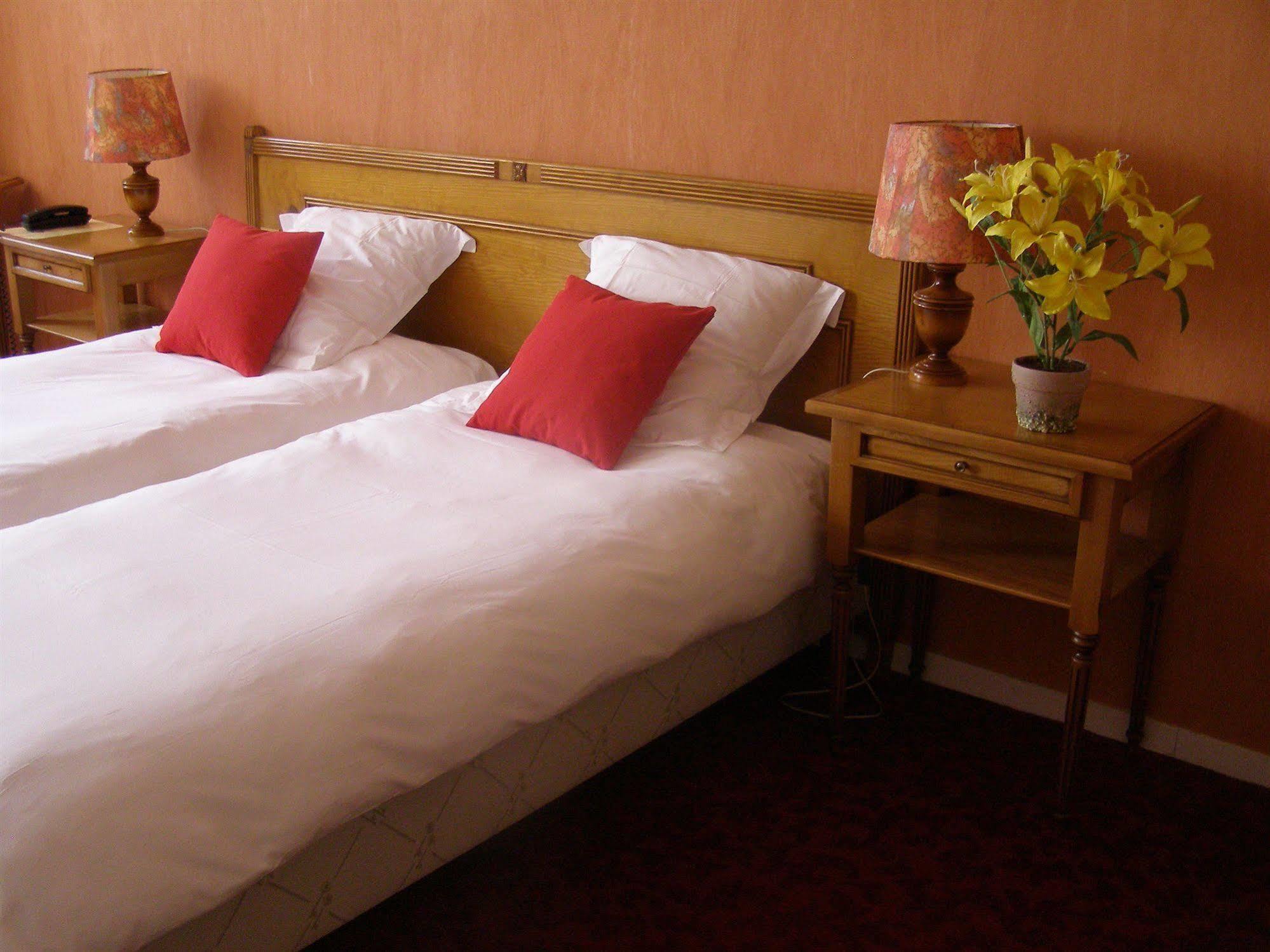 Logis Hotel-Restaurant Le Chene Vert Saint-Pourçain-sur-Sioule 외부 사진