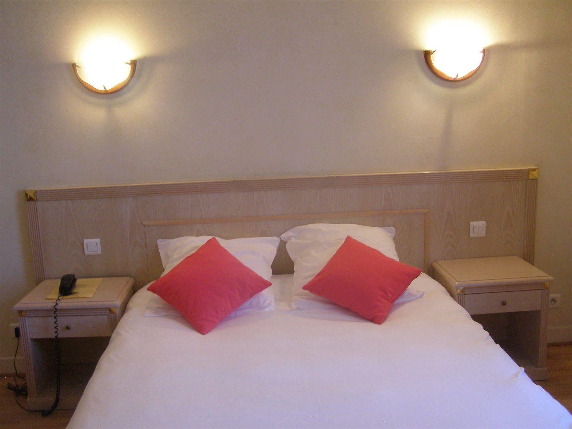 Logis Hotel-Restaurant Le Chene Vert Saint-Pourçain-sur-Sioule 외부 사진