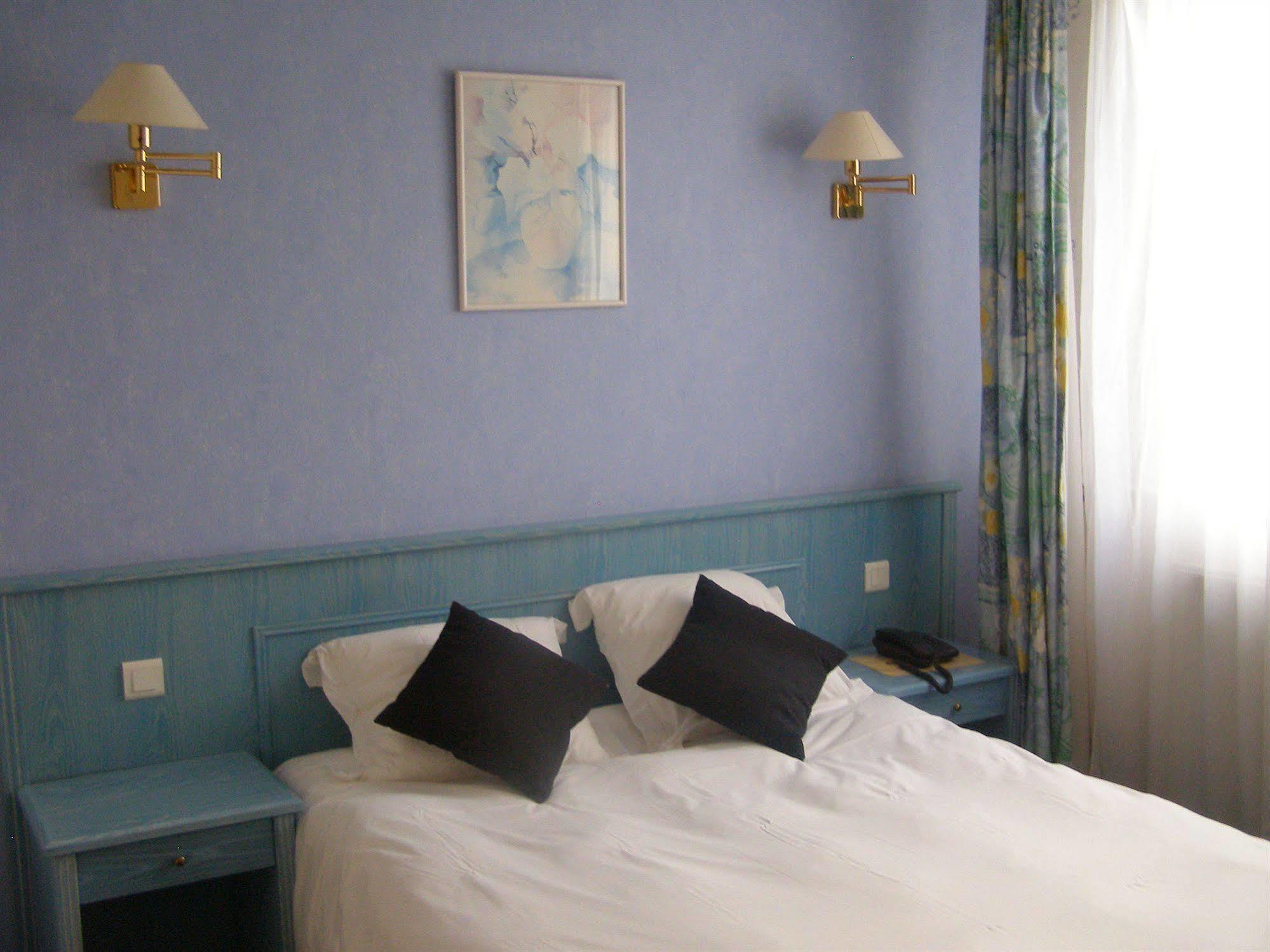 Logis Hotel-Restaurant Le Chene Vert Saint-Pourçain-sur-Sioule 외부 사진