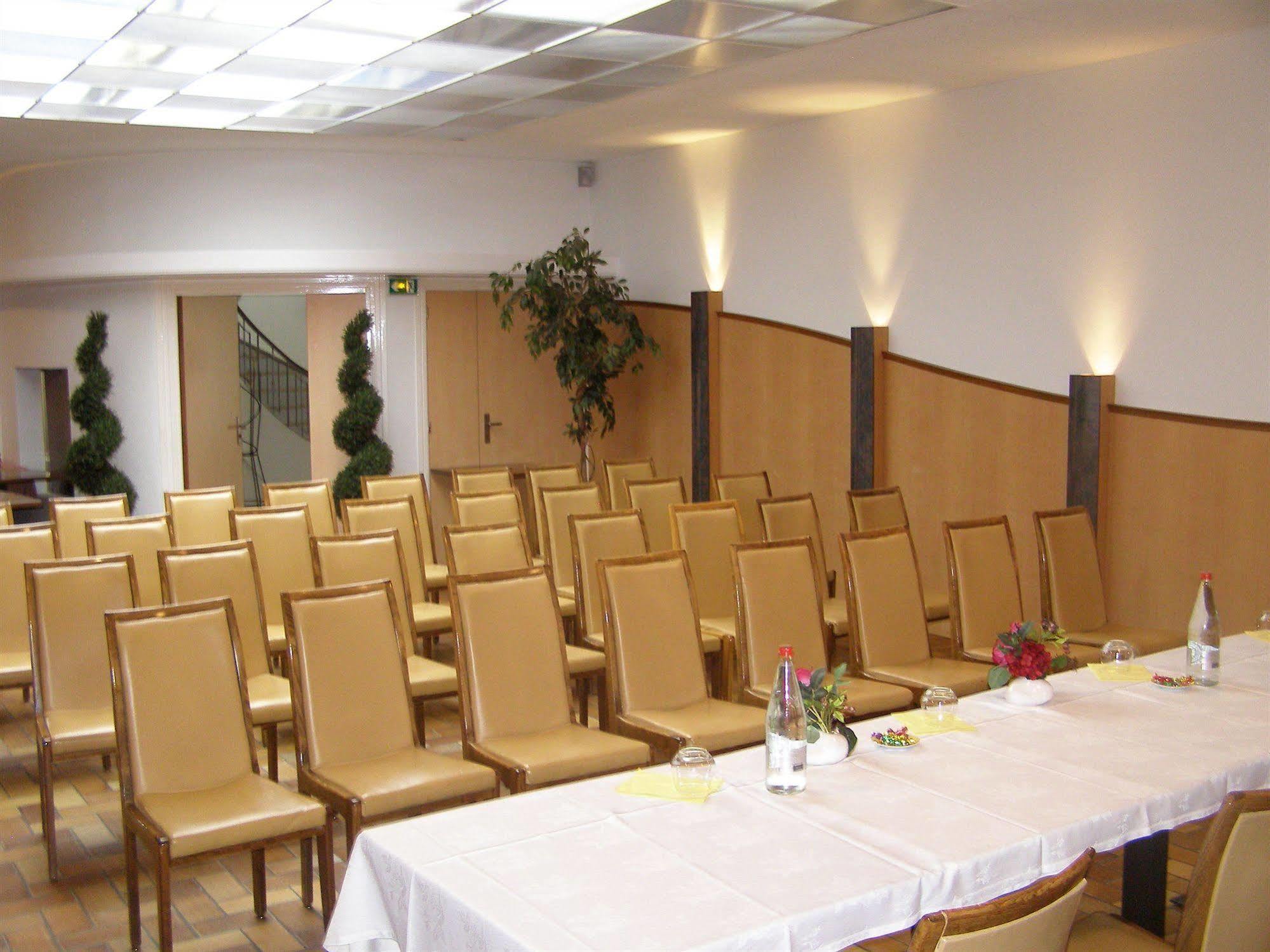Logis Hotel-Restaurant Le Chene Vert Saint-Pourçain-sur-Sioule 외부 사진