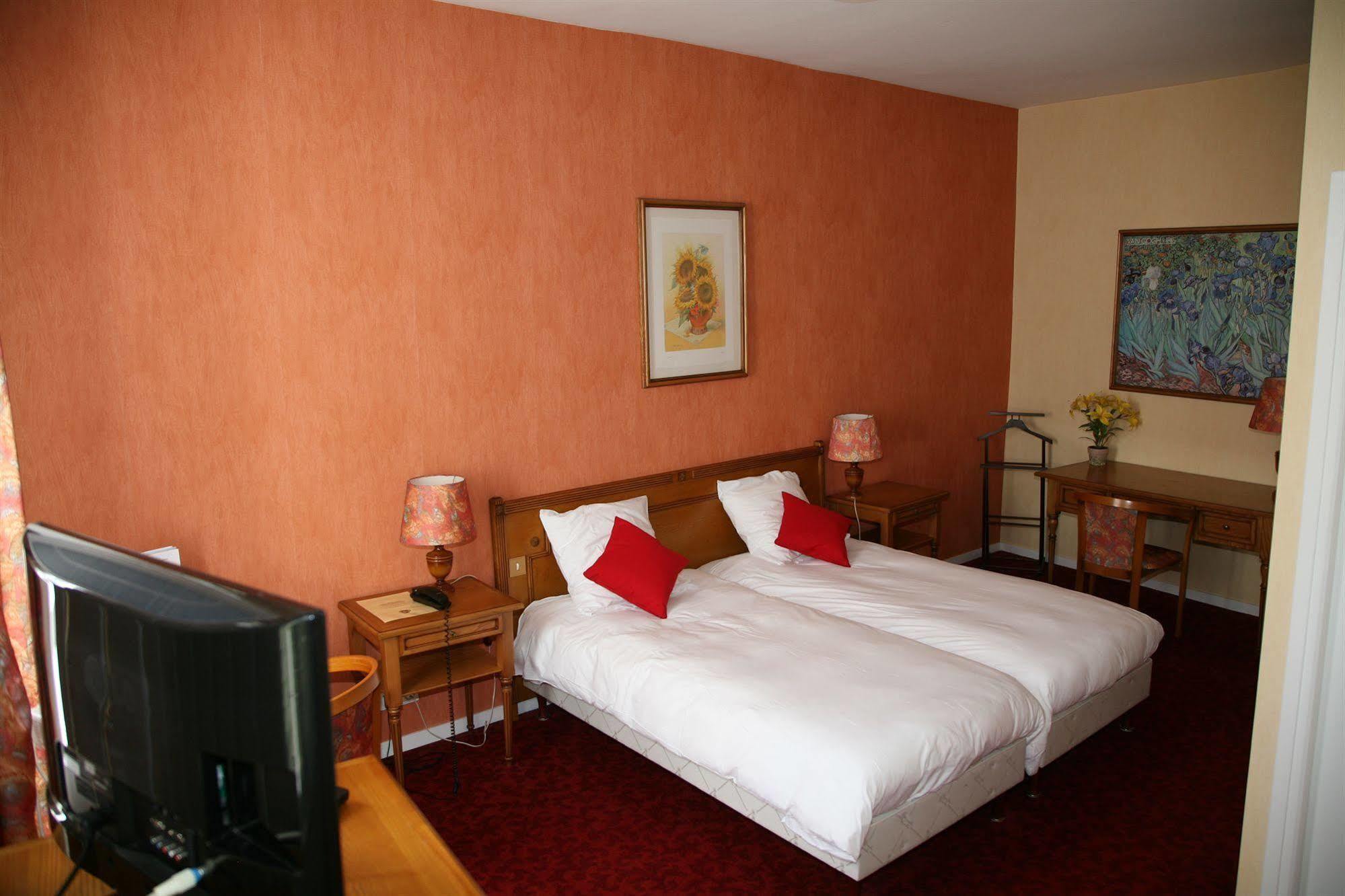 Logis Hotel-Restaurant Le Chene Vert Saint-Pourçain-sur-Sioule 외부 사진